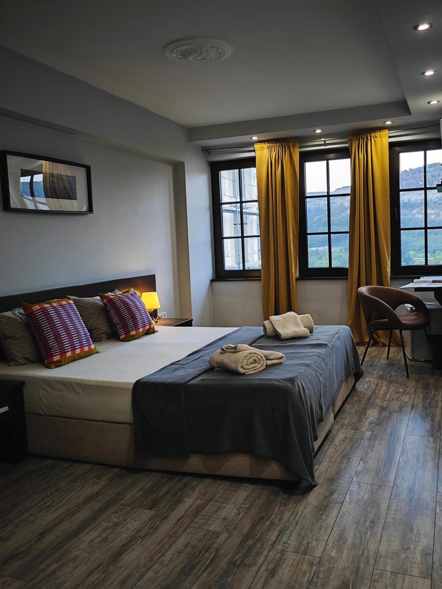 Hotel The Hill Veliko Tărnovo Esterno foto