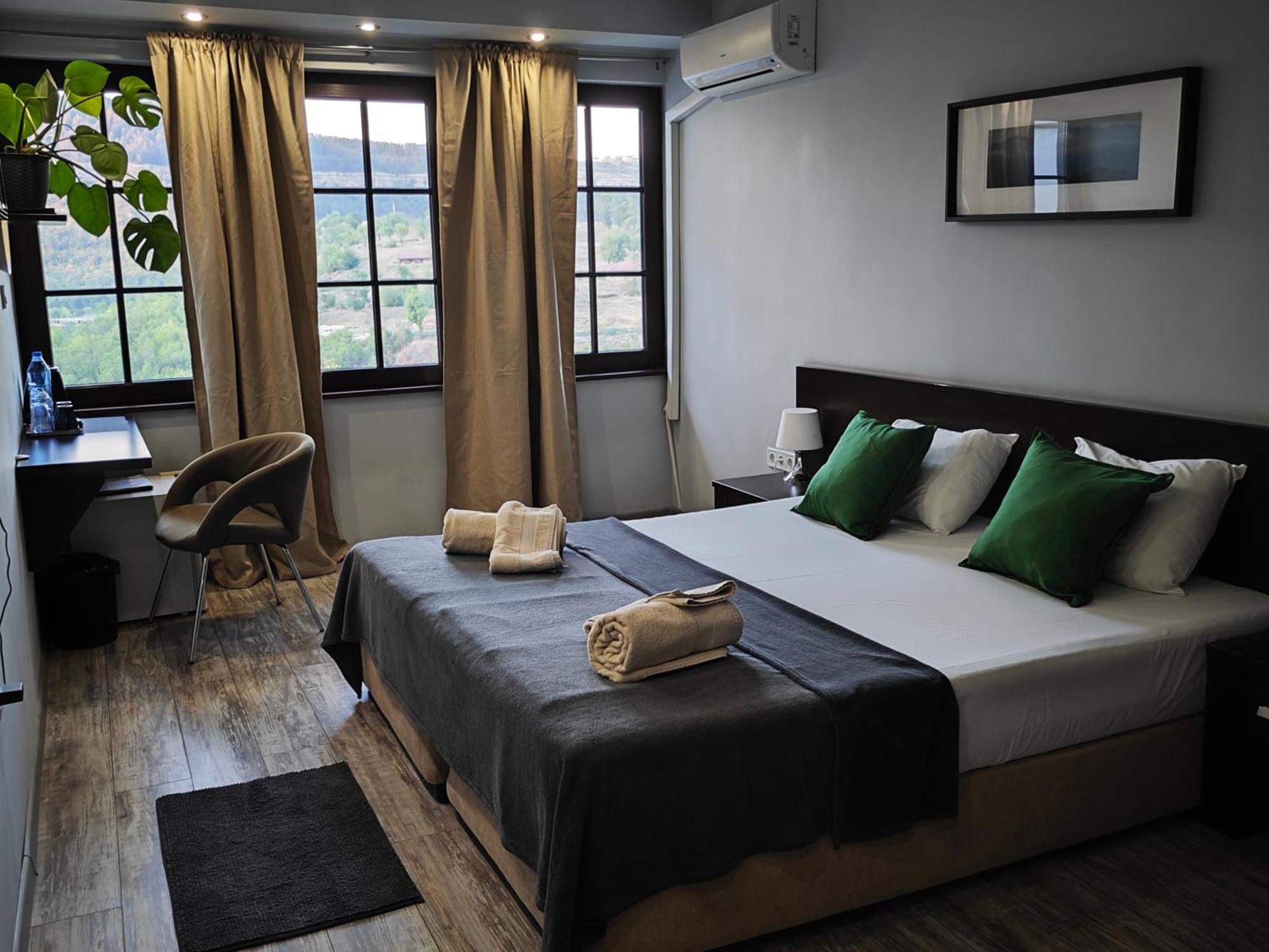 Hotel The Hill Veliko Tărnovo Esterno foto